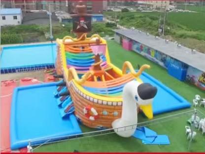 Parque aquático inflável personalizável para o seu negócio de parque aquático