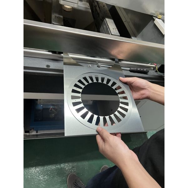 Des tôles d'acier électrique haute performance CRGO et CRNGO Propriétés magnétiques supérieures Applications de transformateurs et moteurs Service de découpe et de stratification personnalisé