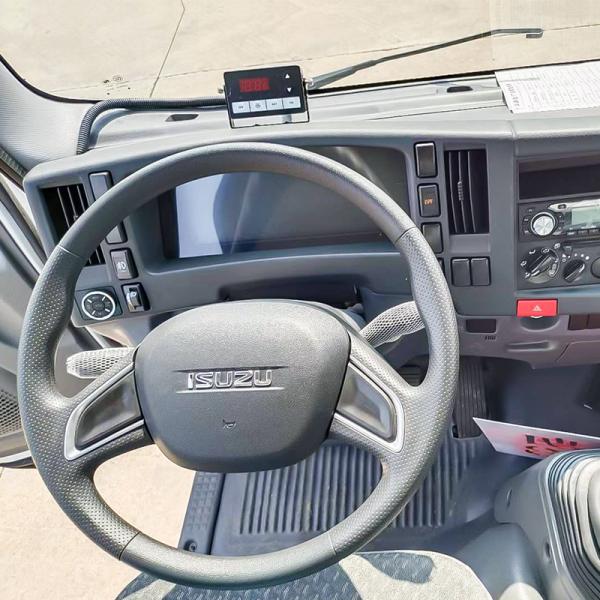 Isuzu KV100 Refrigerated Truck and Double Cab Refrigerator Truck for to International Market