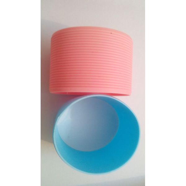 El sistema multicolor del vajilla del silicón, cubierta de la botella del silicón lleva - el ODM resistente