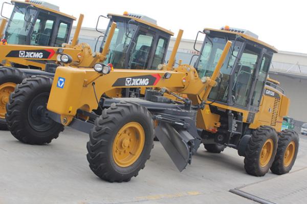 Compact GR135 130HP 11000kg Tractor Road Grader , Small Motor Grader