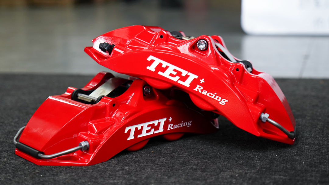 Передний большой тормозный комплект 4 поршневого калибра с 355 * 28 мм ротора BBK Автомобильный тормозная система для Mercedes-Benz CLA 18 дюймового автомобильного обода