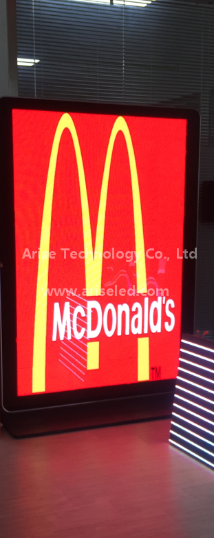P6 High brightness Outdoor electronic advertising pole led display screen ,61 Inch 68 Inch