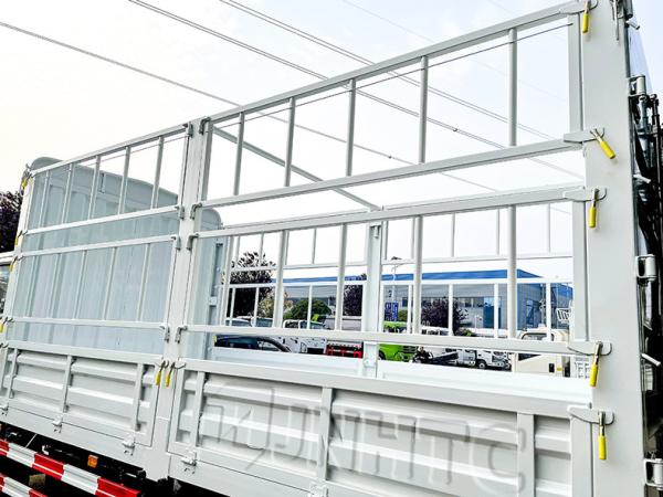 Sinotruk HOWO 12 de 10 toneladas Ton Light Small Cargo Truck
