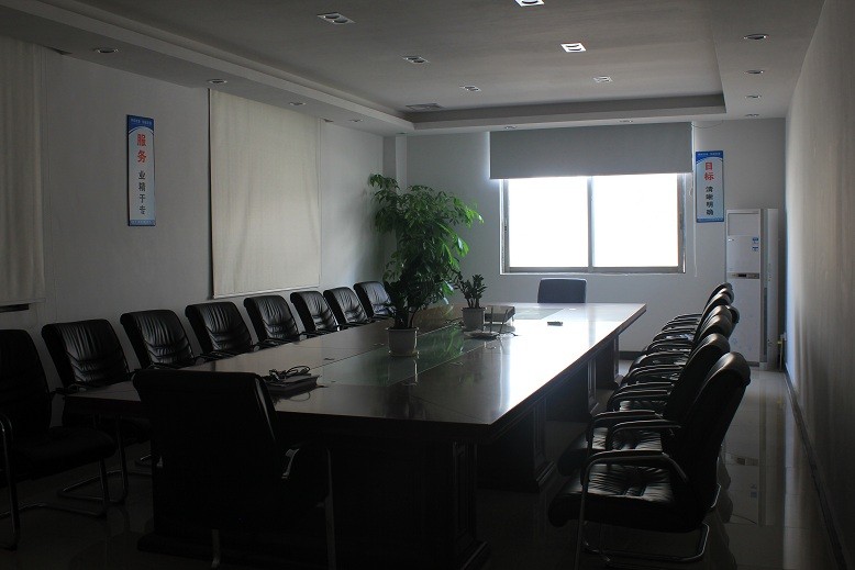 225T Вертикальная застежка Горизонтальная машина для формования инжекцией ISO9001