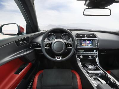 Voice Command Apple CarPlay Interface For Jaguar XE 2016 USB Multimedia Port