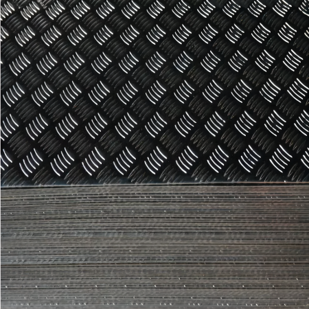 JIS 5754 отполировало алюминиевый гофрированный лист на пол 1800mm экипажа