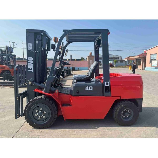 Diesel Engine 4t Forklift Truck with CE ISO SGS Standard Certification