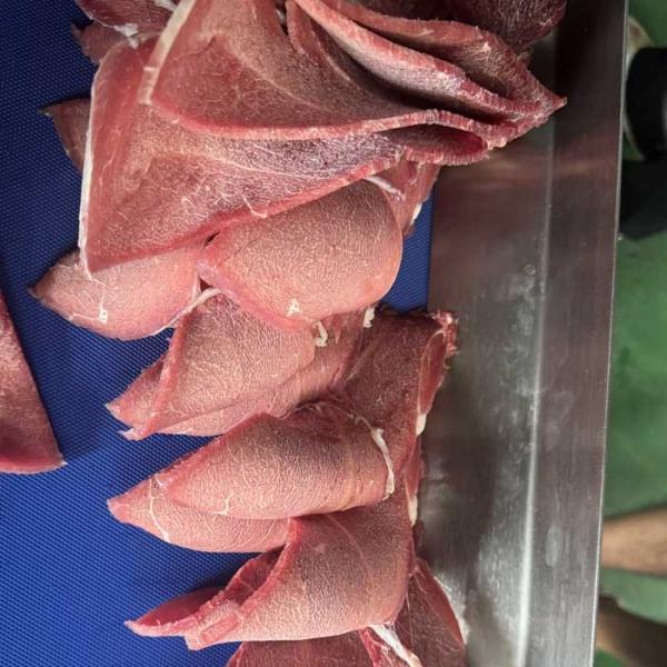 Cortadora de carne horizontal JY-36K con cinta transportadora de salida para rebanar carne de res y cerdo congelados