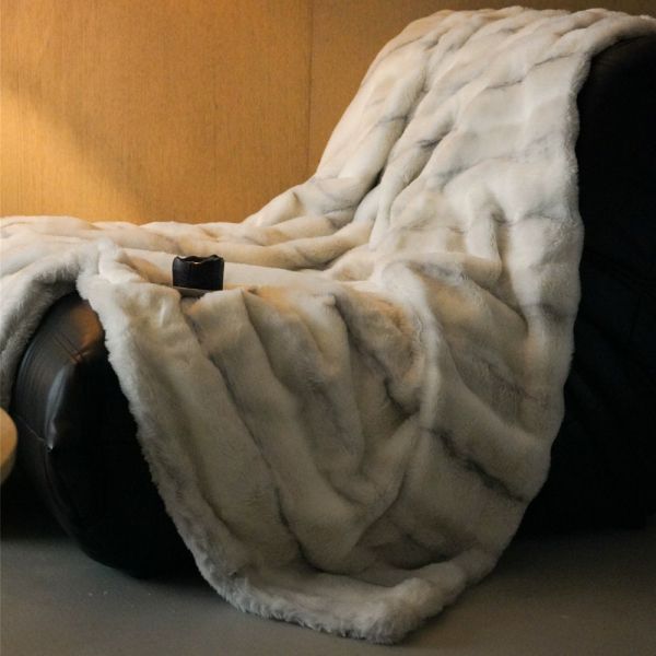 Luxurious Rabbit Fur Texture Faux Fur Blanket High Warmth Breathability