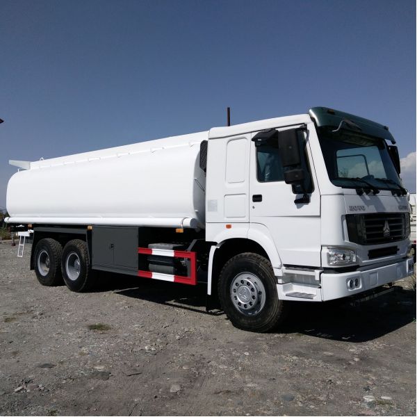 Sinotruk Howo 6x4 371hp water tank truck, tank sprinkler truck for sale