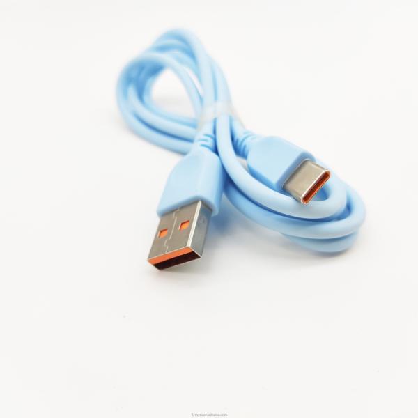 C. Cabos USB. USB A macho para tipo C. Cable macho para telefone celular.