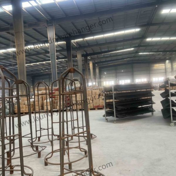 Gross Weight 10.5kgs Per Box Wired Cloth Hanger Heavy Duty Wire Clothes Hangers Designed for Garment Hanging and Storage