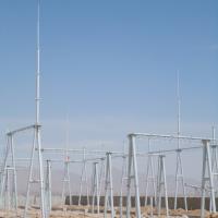 500KV galvanisé en acier tubulaire poule de tour pour la ligne de transmission de la sous-station