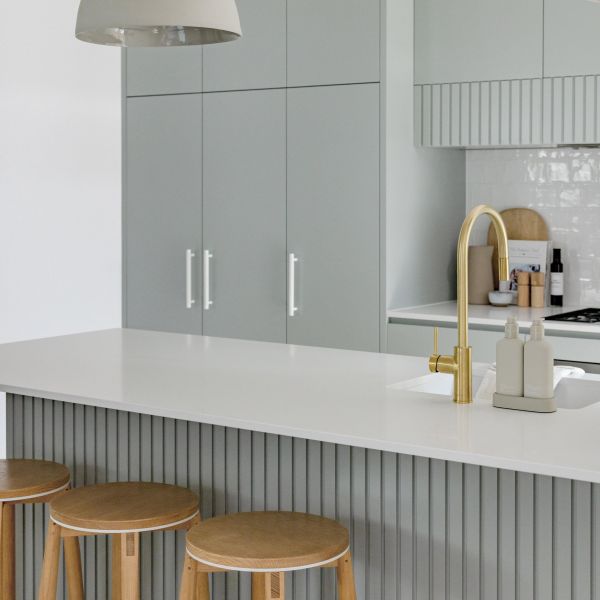 Set completo de gabinete de cocina personalizado Estándares australianos muebles de madera inoxidable encimera de piedra sinterizada para proyecto de villa