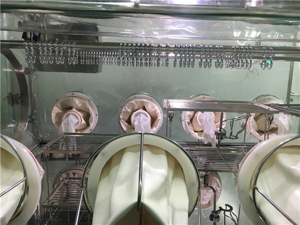 SS304 Sterility Test Isolator In Pharmaceutical Industry , Negative Pressure Isolator