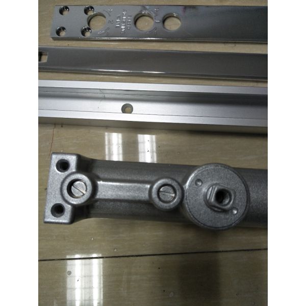 Скрытый тип скрытой двери Слайд рельсовый дверной закрыватель с 65 кг максимальной вместимостью двери