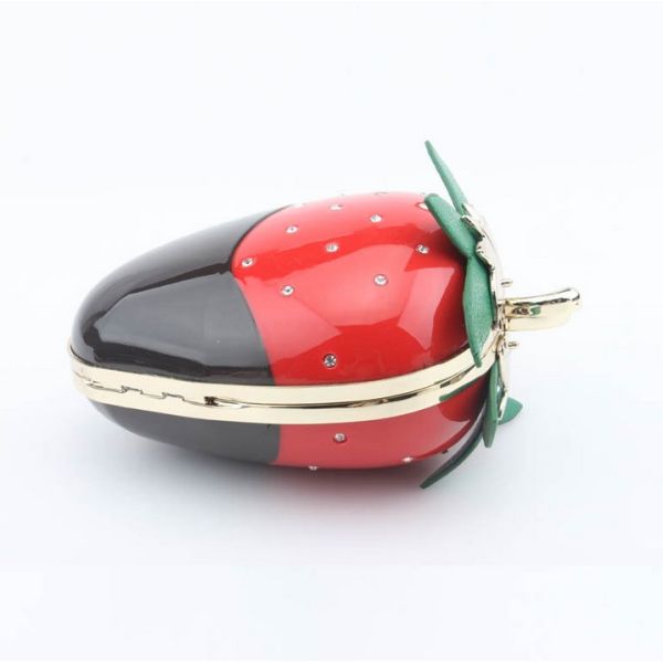 2016 spring and summer new personalized mini strawberry fruit hand shoulder bag Messenger chain acrylic Dinner