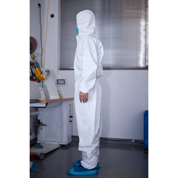 CE Medical Isolation Clothing Sterilized High Filtration Capacity XS-XXL