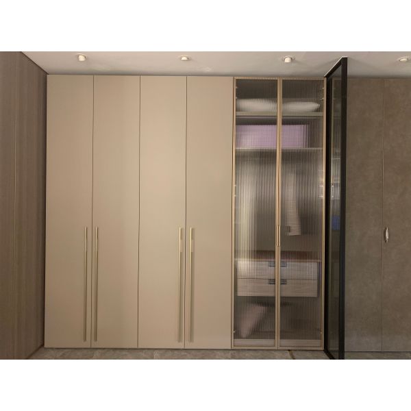 Modern Golden Aluminium Frame Wardrobe with LED Lighting and Customized Size for Bedroom