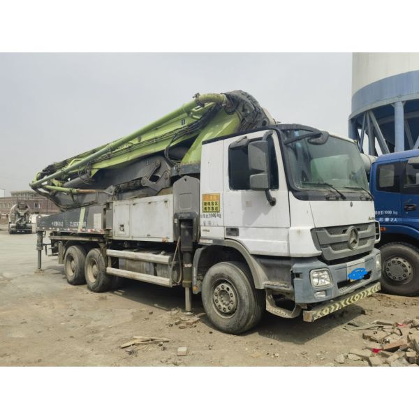 Zoomlion Industrial Concrete Mixer Pump Truck High Efficiency With Spare Parts