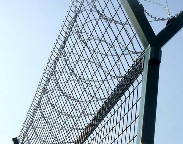 Cercas elétricas de segurança do perímetro do aeroporto com tratamento térmico e projeto à prova d'água