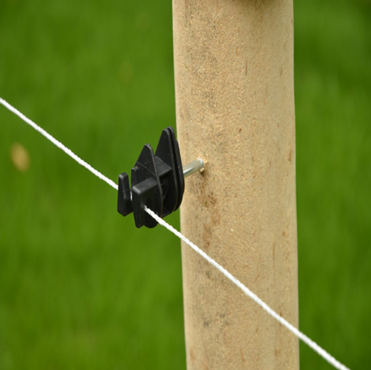 Изолятор столба деревянной черноты изолятора винта электрический ограждая деревянный Винт-в изоляторе кольца