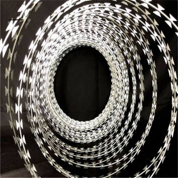 Galvanized BTO-22 Razor Wire with 2.5mm Wire Diameter for High-Security Fencing