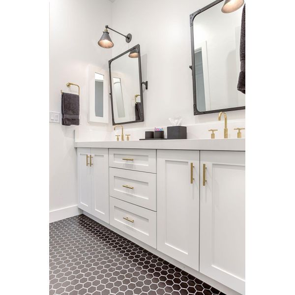 Solid Wood Bathroom Vanity With Sink in Modern Design Style and Luxury White Lacquer
