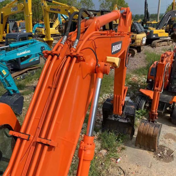 DH150W-7 Used Doosan Excavator Hydraulic Wheeled Excavator 15T 0.57m3