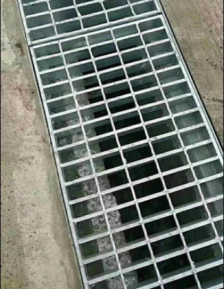 Канава Q235 и решетка дренажа Serrated крышкой