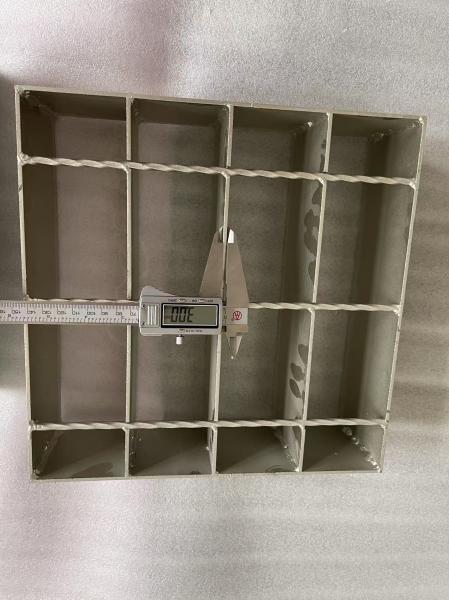 Las redes metálicas dentadas para plataformas industriales