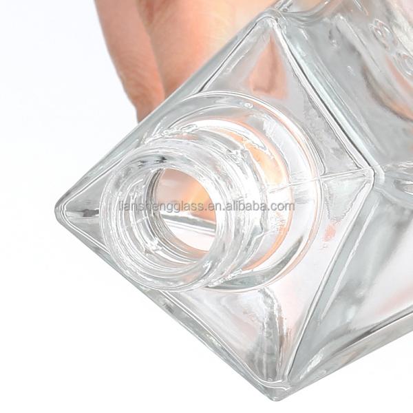 Garrafa de vidro para Gin Vodka Whisky Tequila Liquor com rolha Cor de garrafa personalizada