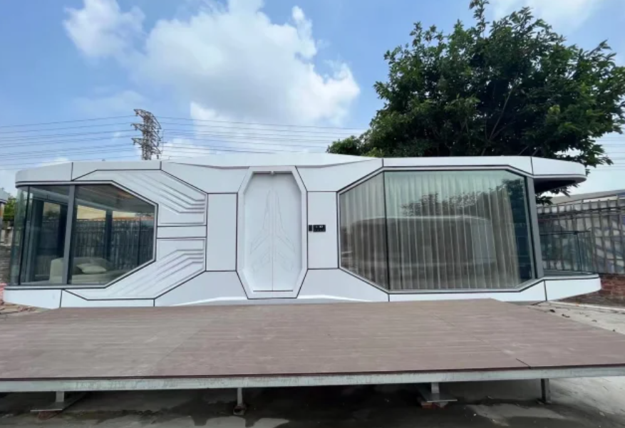 Modern Space Capsule Style Camping House For Hotel Accommodation