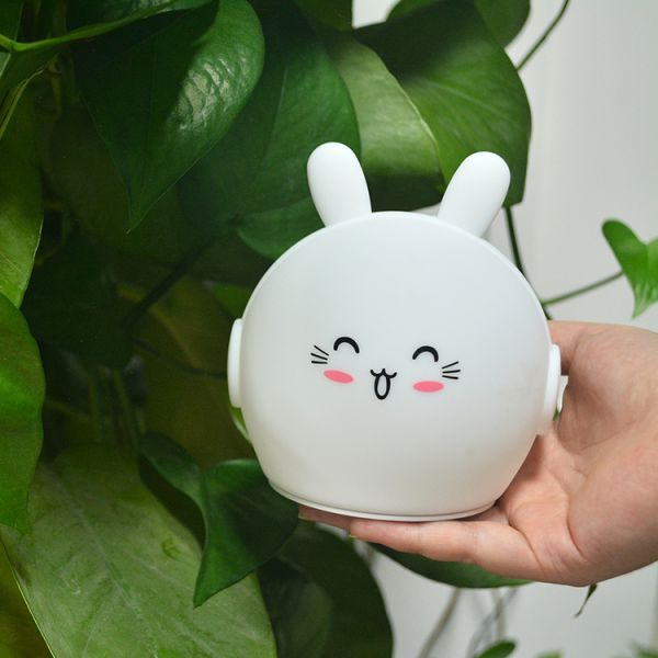 Мягкого прикосновения света ночи силикона кролика цвета перезаряжаемые переключая для детей