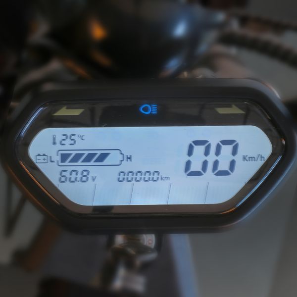 No Foldable Two Wheel Standing Scooter , 2 Wheel Scooter Electric 35-70km Range Per Charge