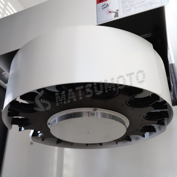 XH7126 CNC Metal Milling Machine 3 Axis 800x260mm With 4KW Servo Motor