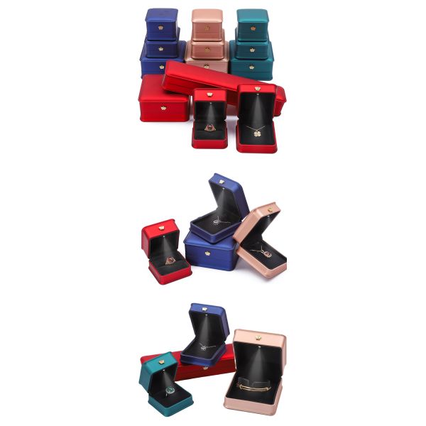 Boîte à bijoux à lumière LED Golden Crown Pour le collier Bracelet Bague Boucles d'oreilles Emballage