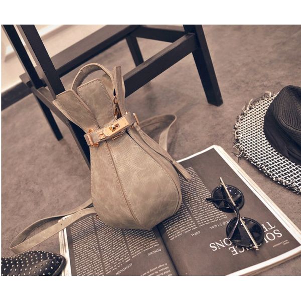 2016 street fashion vase Backpack new female fashion color of spring