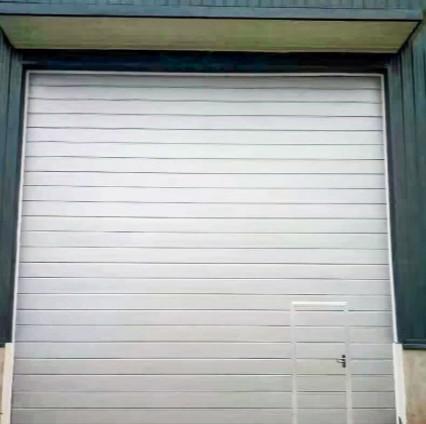 Portas de garagem seccionais isoladas personalizadas para painel de sanduíche industrial