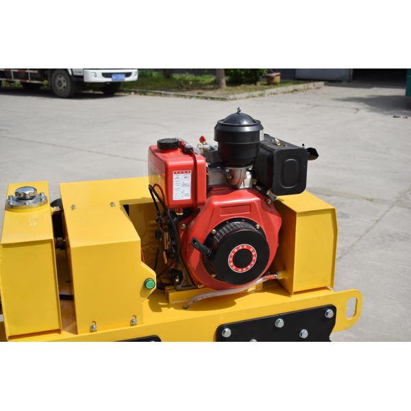 Diesel Asphalt 8.0HP 3.5KM/h Vibratory Compactor Road Roller