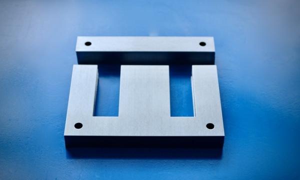 Les stratifications de transformateur de l'acier E-I du silicium W800 ont stratifié le noyau d'aimant 0.35mm