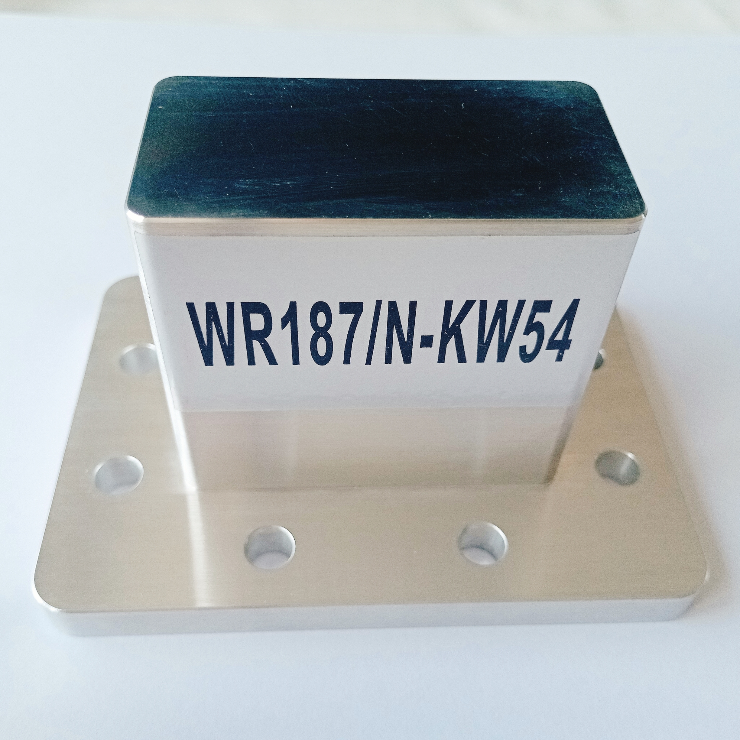 Right Angle Waveguide To Coax Adapter With N-Female Connector For 3.94~5.99GHz C-band Applications