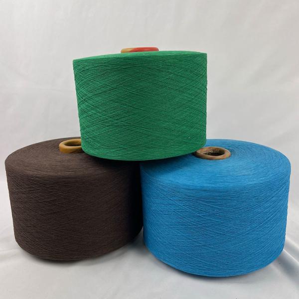 NE 20s bleu / vert / brun coton recyclé / fil de polyester pour le tissage de tissus