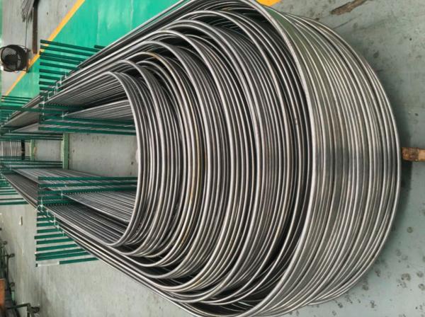 Heat Exchanger Tube ASTM A179 Seamless Carbon Steel U Bend Tube Black Painting Surface