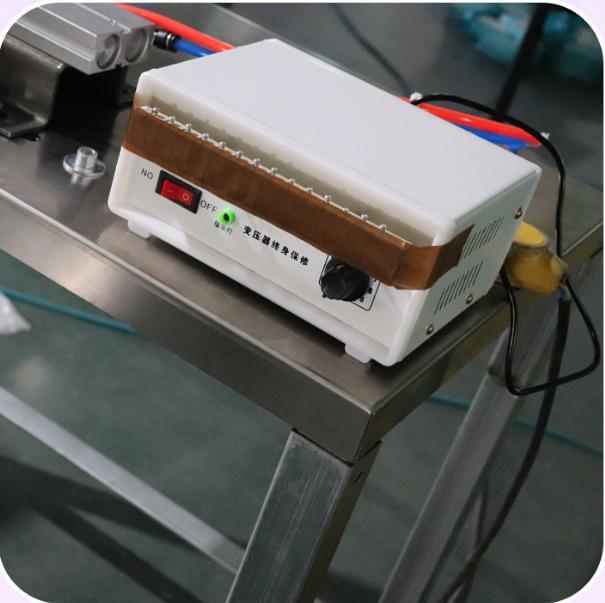 Low Budget Paper Napkin Medium Family Pack Semi-automatic Bagging Sealing Machine
