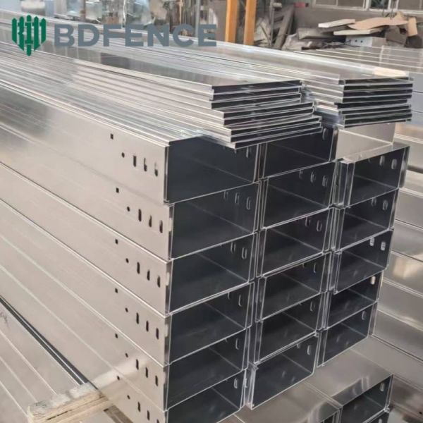 100mm Heavy Duty Cable Tray Carrying Multiple Rows HV Cables Or Dense Busbars