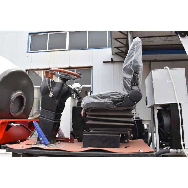 5000mm 30km/H Concrete Boom Pump Truck With Single Water Tank