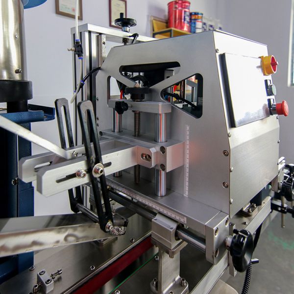 Four Wheel Automatic Glass Jar Capping Machine Glass and Plastic Bottle Capper Machine With Vibratory Feeder Elevator