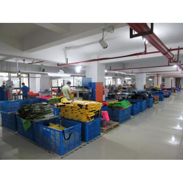 Large Capacity Waterproof Travel Backpack 35L For Hiking Camping Customized